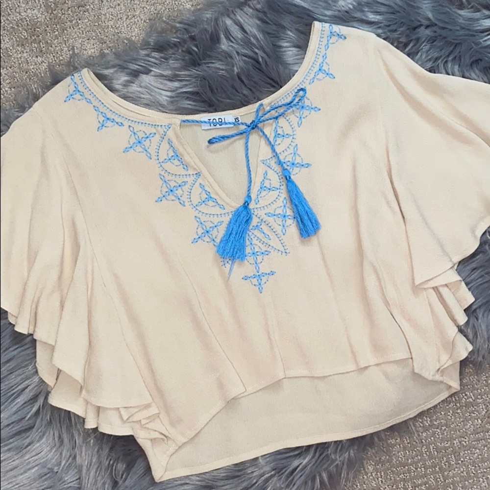 NWOT TOBI Cream Short Sleeve Blouse